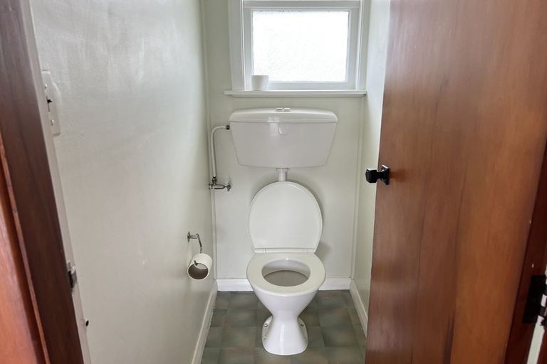 Photo of property in 105 Lake Road, Northcote, Auckland, 0627