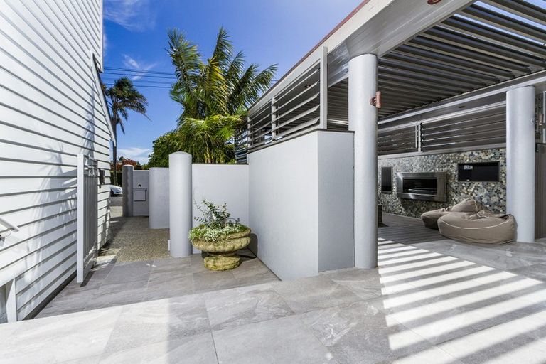 Photo of property in 17 Ocean View Road, Milford, Auckland, 0620