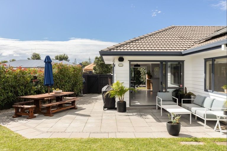 Photo of property in 75 Corinth Grove, Papamoa Beach, Papamoa, 3118