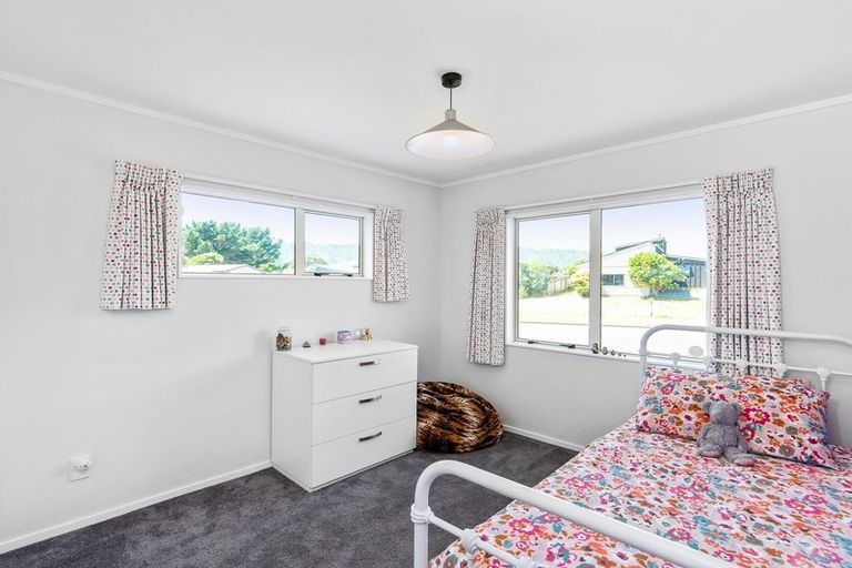 Photo of property in 29 Rutherford Drive, Waikanae Beach, Waikanae, 5036