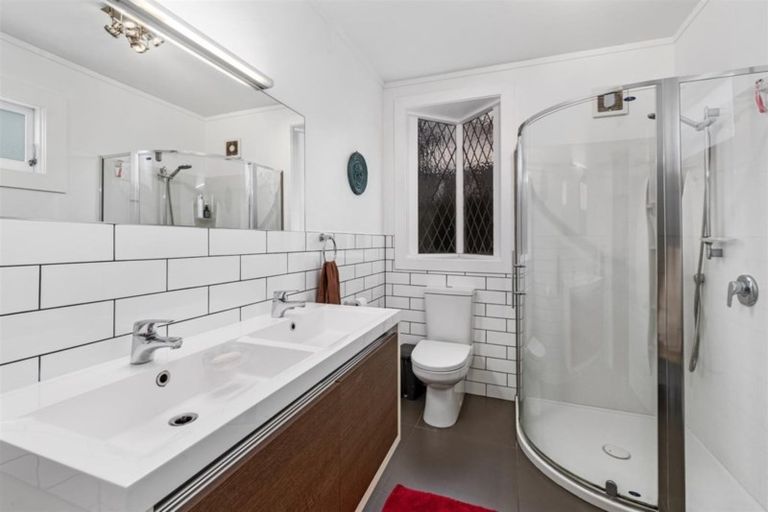 Photo of property in 1/38a Norwood Road, Bayswater, Auckland, 0622