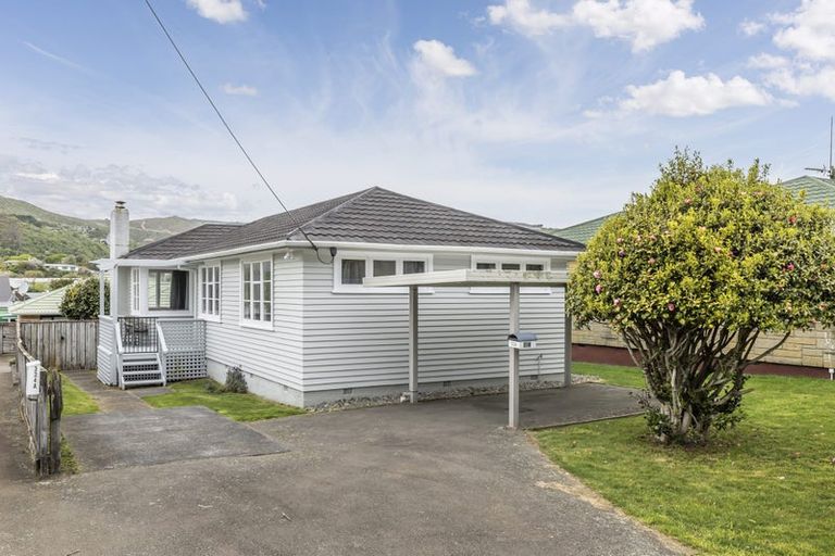 Photo of property in 334 Main Road, Tawa, Wellington, 5028