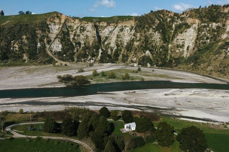 Photo of property in 216 Rowes Road, Hunterville, 4785