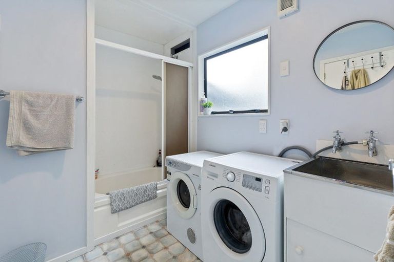 Photo of property in 2/78 Vodanovich Road, Te Atatu South, Auckland, 0610