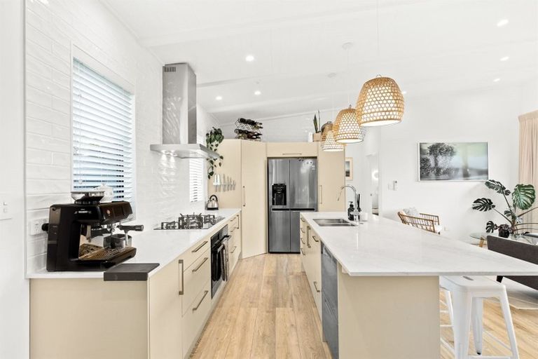 Photo of property in 32a Gledstane Road, Stanmore Bay, Whangaparaoa, 0932