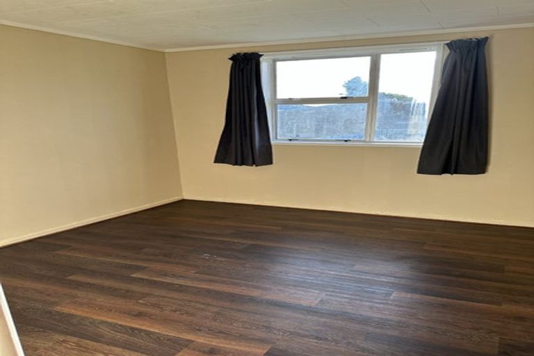 Photo of property in 10 Ponderosa Grove, Maoribank, Upper Hutt, 5018