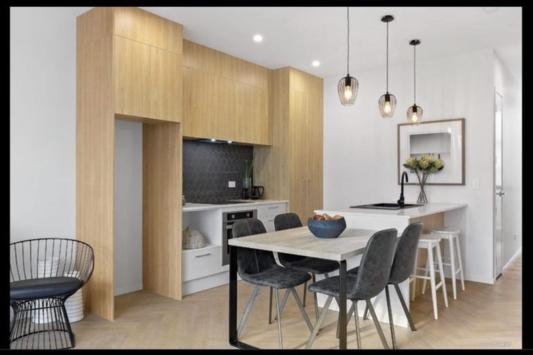 Photo of property in 31 Lewis Road, Pakuranga, Auckland, 2010