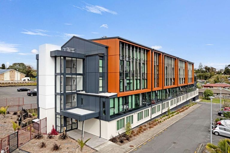 Photo of property in 10d/30 Westward Ho, Glen Eden, Auckland, 0602