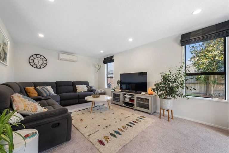 Photo of property in 45 Dunbarton Street, Redwood, Christchurch, 8051