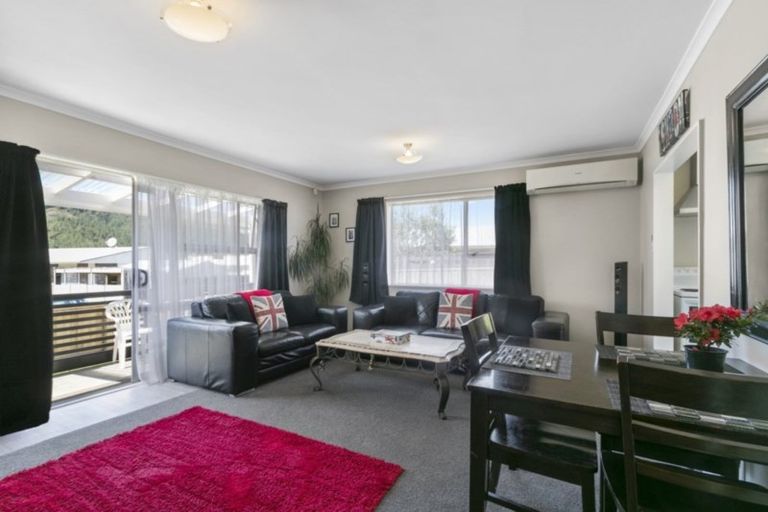 Photo of property in 319a Wellington Road, Wainuiomata, Lower Hutt, 5014