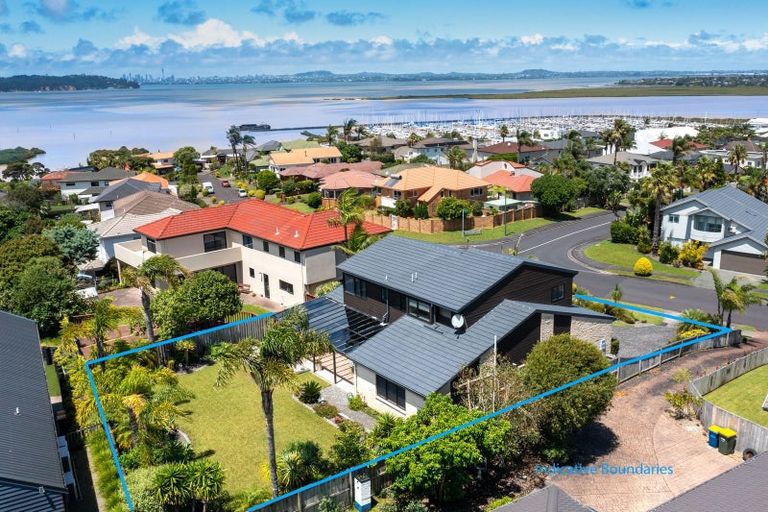 Photo of property in 8 Ferntree Terrace, West Harbour, Auckland, 0618