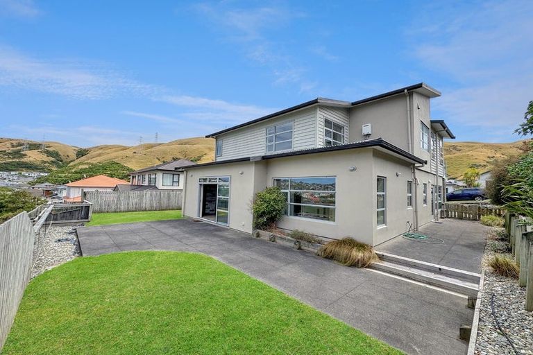 Photo of property in 74 Amesbury Drive, Churton Park, Wellington, 6037