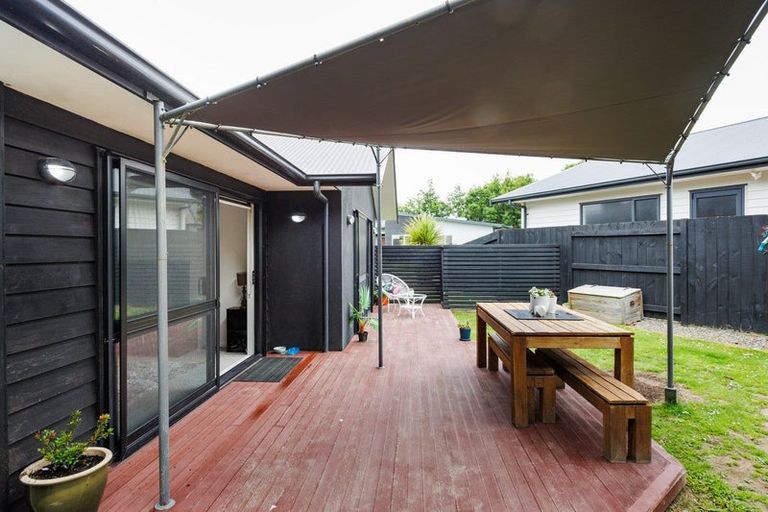 Photo of property in 5 D'urville Place, Kelvin Grove, Palmerston North, 4414