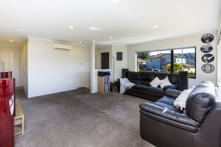 Photo of property in 50 King Charles Drive, Kingsley Heights, Upper Hutt, 5018