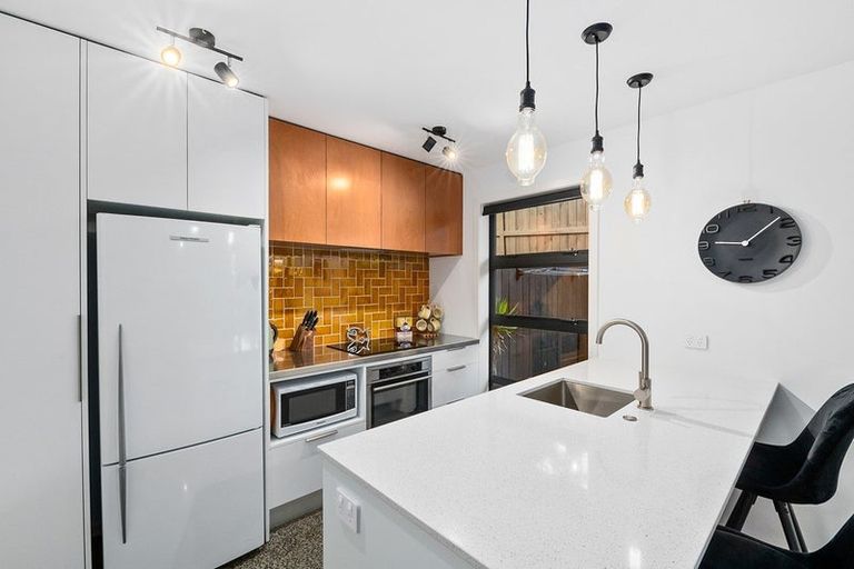 Photo of property in 14 Hamblyn Street, Strandon, New Plymouth, 4312