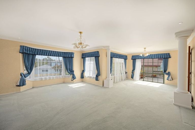Photo of property in 2/2 Hobie Court, West Harbour, Auckland, 0618
