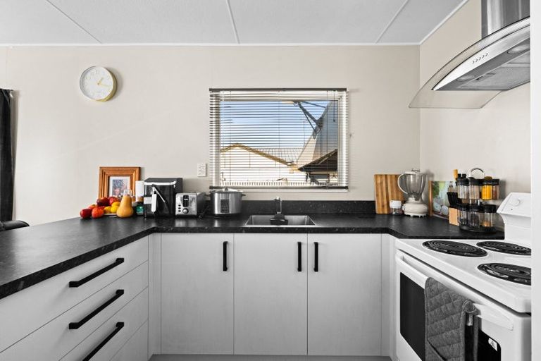 Photo of property in 2/434 Gloucester Street, Taradale, Napier, 4112