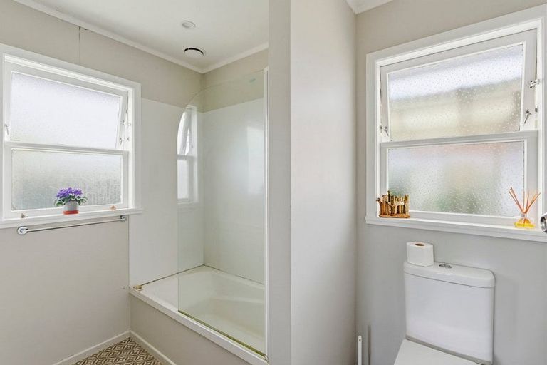 Photo of property in 17 Walton Road, Paraparaumu Beach, Paraparaumu, 5032