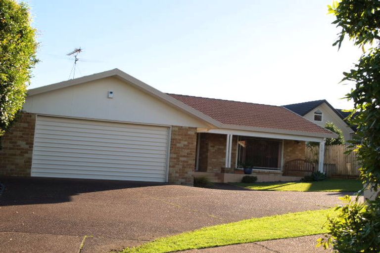 Photo of property in 27 Simon Owen Place, Golflands, Auckland, 2013