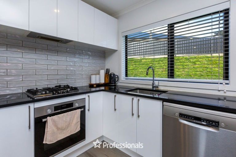 Photo of property in 3 Nikau Lane, Timberlea, Upper Hutt, 5018
