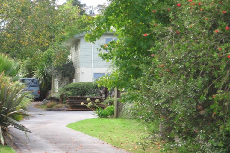 Photo of property in 2/12 Tallington Crescent, Torbay, Auckland, 0630