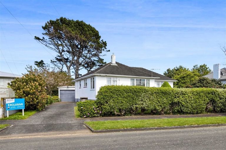 Photo of property in 4 Buchanan Place, Hawera, 4610