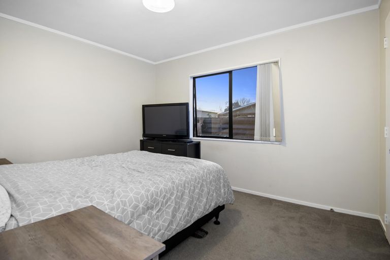 Photo of property in 2/72 Hyperion Drive, Randwick Park, Auckland, 2105