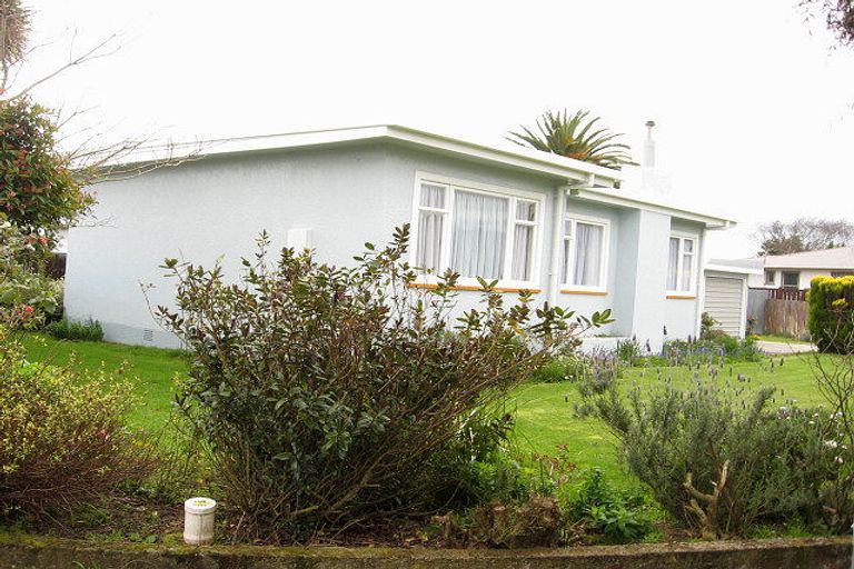 Photo of property in 14 Chester Crescent, West End, Palmerston North, 4410
