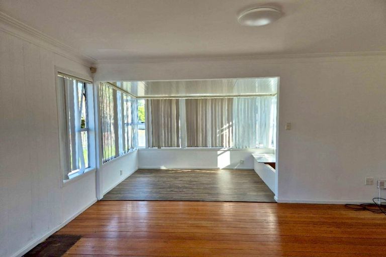 Photo of property in 10 Harry Ward Place, Henderson, Auckland, 0610