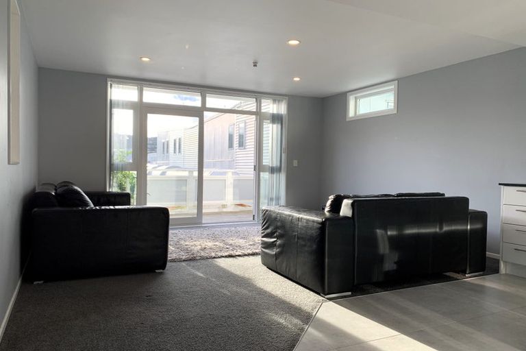 Photo of property in Victoria Villas, 45/35 Pirie Street, Mount Victoria, Wellington, 6011