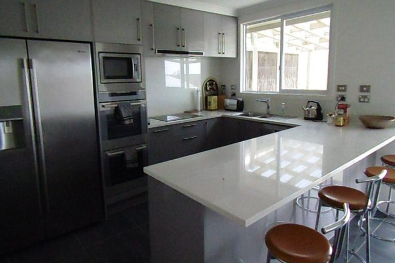 Photo of property in 46 Albatross Road, Red Beach, 0932