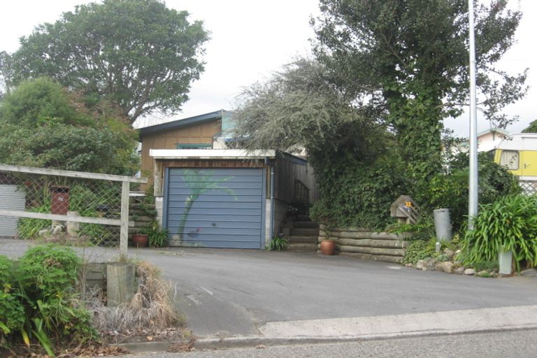 Photo of property in 32 Renown Road, Raumati South, Paraparaumu, 5032