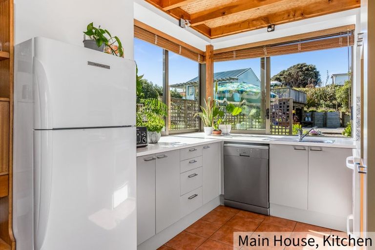 Photo of property in 106 Paetawa Road, Peka Peka, Waikanae, 5391