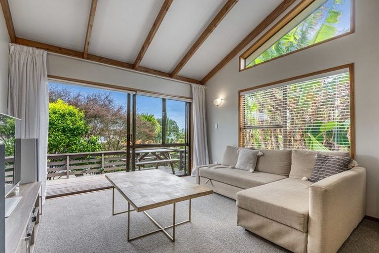 Photo of property in 33 Jelas Road, Red Beach, 0932