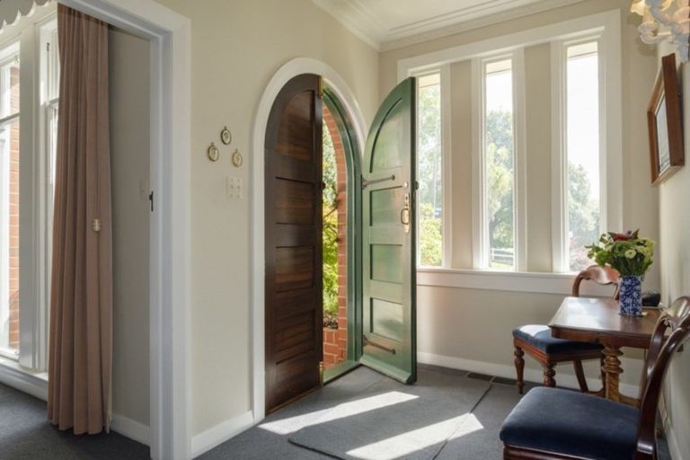 Photo of property in 142 Eglinton Road, Mornington, Dunedin, 9011