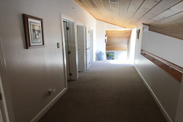 Photo of property in 21 Woodfern Crescent, Titirangi, Auckland, 0604