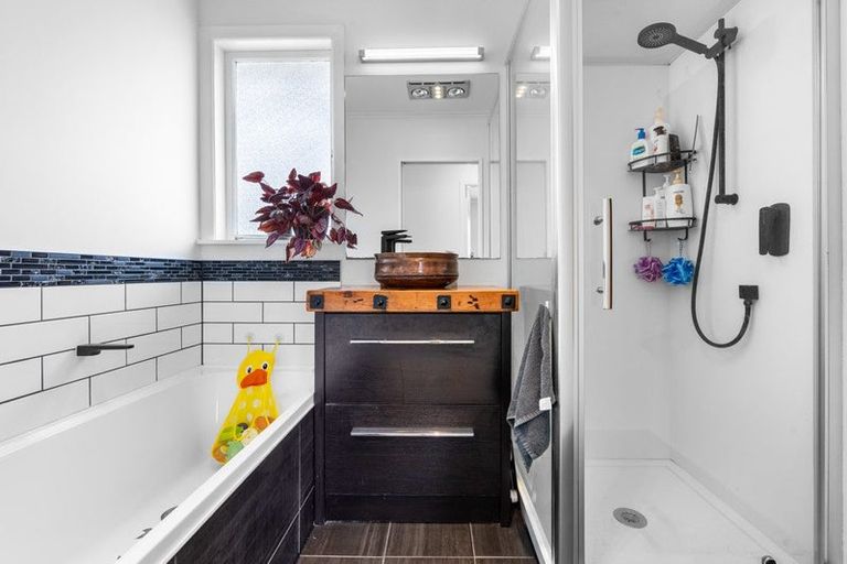 Photo of property in 16 Filmer Place, Melville, Hamilton, 3206