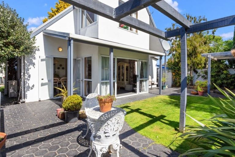 Photo of property in 79 Blighs Road, Strowan, Christchurch, 8052