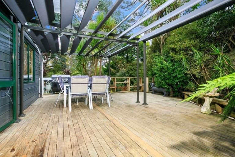 Photo of property in 2/42 Woodlands Crescent, Browns Bay, Auckland, 0630