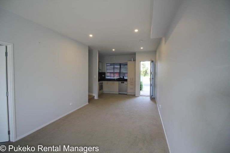 Photo of property in 26/11 Ray Small Drive, Papakura, 2110