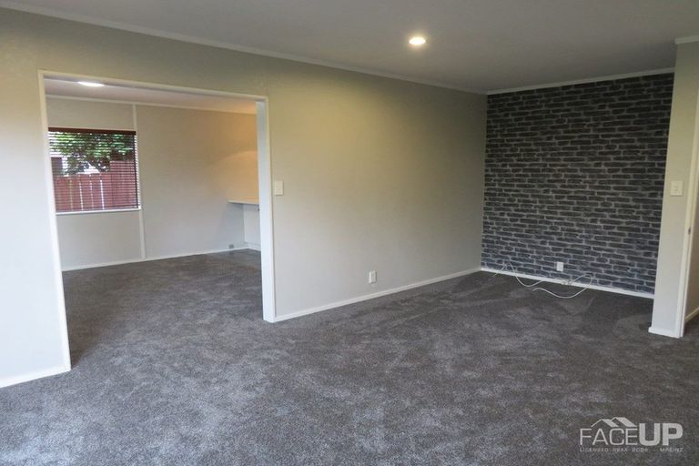 Photo of property in 1/8 Sailfish Drive, West Harbour, Auckland, 0618