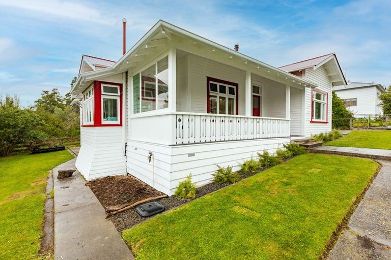Photo of property in 2 Matthew Street, Waipawa, 4210