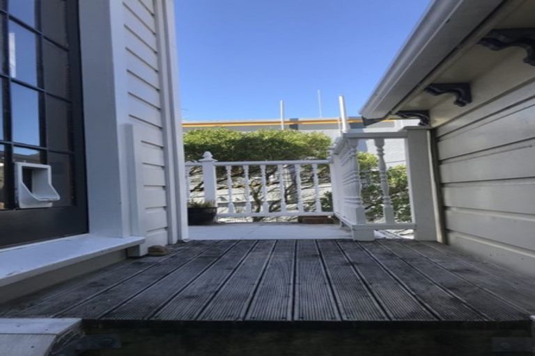 Photo of property in 7a Hawker Street, Mount Victoria, Wellington, 6011
