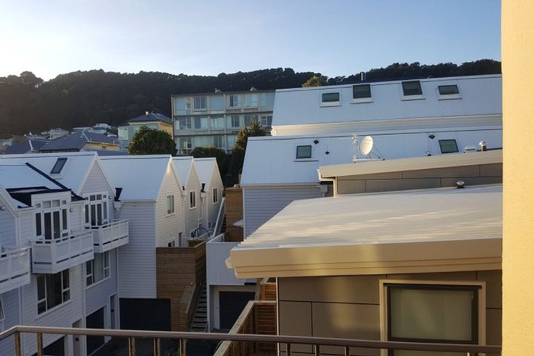 Photo of property in Pirie Street Townhouses, 28/35 Pirie Street, Mount Victoria, Wellington, 6011