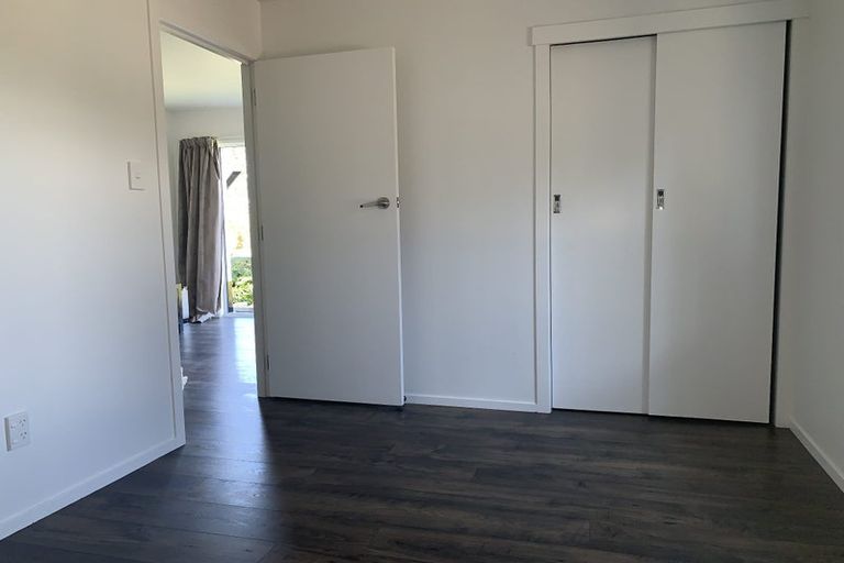Photo of property in 111 Pupuke Road, Northcote, Auckland, 0627