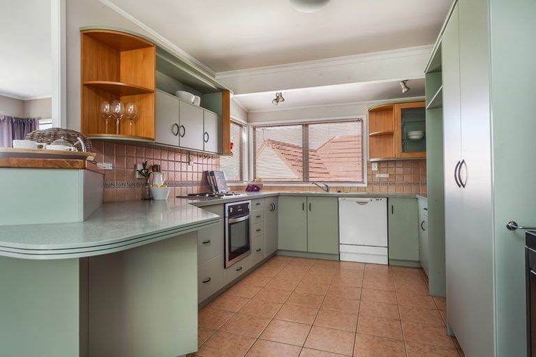 Photo of property in 85 Kiwi Esplanade, Mangere Bridge, Auckland, 2022