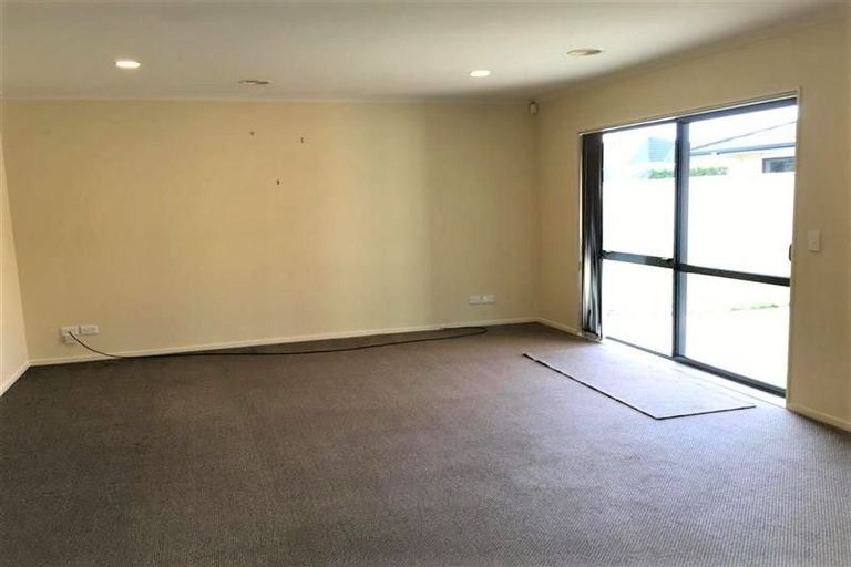 Photo of property in 4 Gandalf Crescent, Paraparaumu, 5032