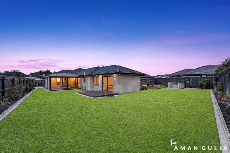 Photo of property in 7 Kahika Grove, Huapai, Kumeu, 0810