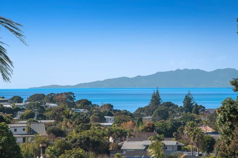 Photo of property in 11 Fairway Avenue, Red Beach, 0932