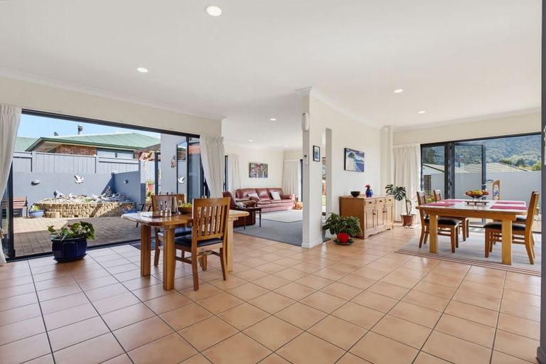 Photo of property in 15 Edward Payton Grove, Pukehangi, Rotorua, 3015